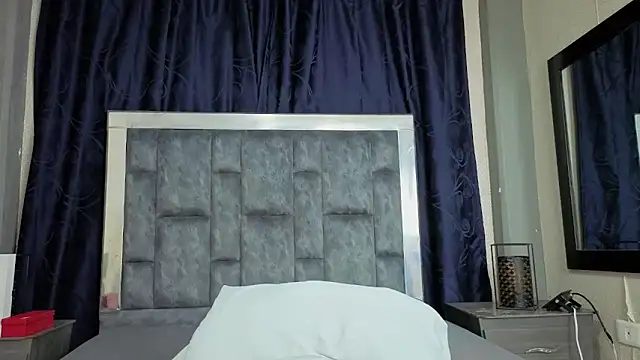 Effie cooper online show from November 2025 07:04:02 PM