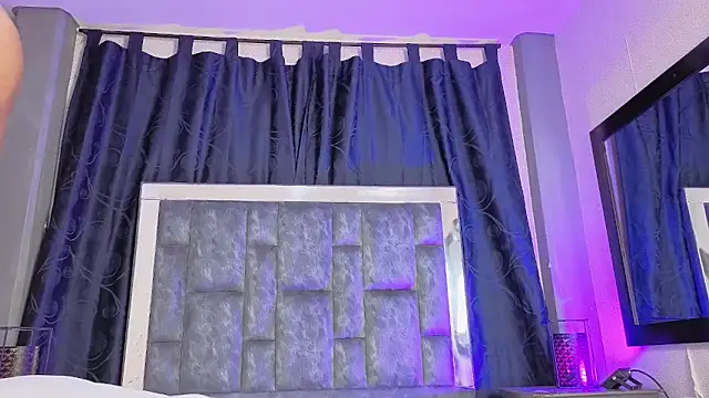 Effie cooper online show from November 2025 07:35:01 PM