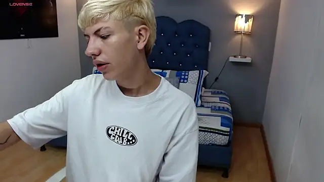 Snapshot of matteo_foxx chatting on March 2025 01:18:01 PM matteo foxx online show from March 2025 01:18:01 PM