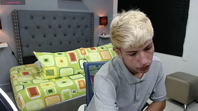 Snapshot of matteo_foxx chatting on March 2025 07:05:02 PM matteo foxx online show from March 2025 07:05:02 PM