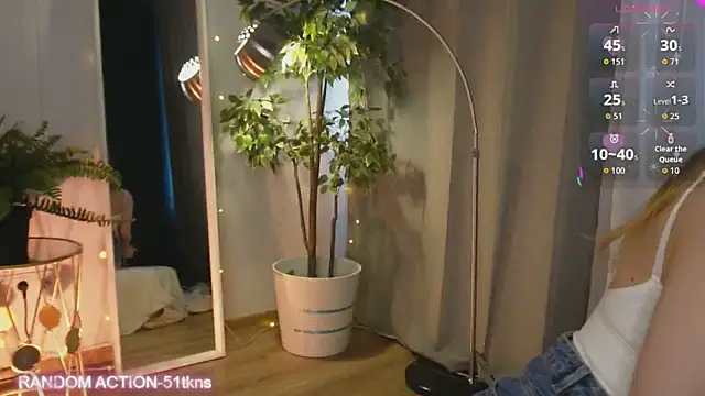 luna joy  online show from April 2026 12:53:02 PM