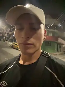 Snapshot of MaxxxSteil chatting on March 2025 03:57:01 AM MaxxxSteil online show from March 2025 03:57:01 AM