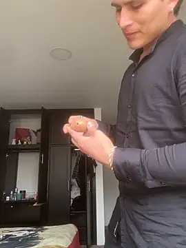 Snapshot of MaxxxSteil chatting on November 2025 04:20:02 PM MaxxxSteil online show from November 2025 04:20:02 PM