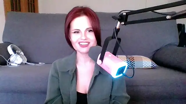 Snapshot of Della_Ideal chatting on March 2025 06:11:01 PM Della Ideal online show from March 2025 06:11:01 PM