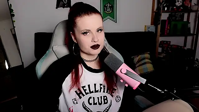 Snapshot of Della_Ideal chatting on November 2025 06:12:01 PM Della Ideal online show from November 2025 06:12:01 PM