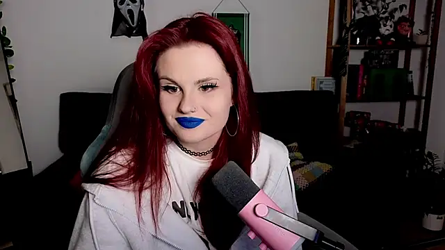 Snapshot of Della_Ideal chatting on December 2025 06:02:01 PM Della Ideal online show from December 2025 06:02:01 PM