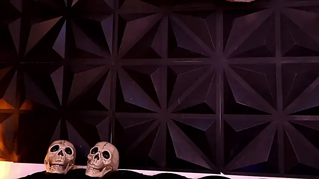 DaphneGlas online show from October 2025 01:00:02 PM