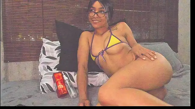 Snapshot of SoleiAndKairo chatting on March 2025 04:08:02 AM SoleiAndKairo online show from March 2025 04:08:02 AM