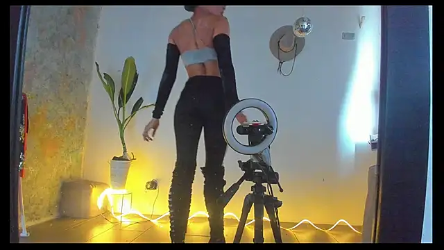 Snapshot of SoleiAndKairo chatting on April 2026 08:20:01 PM SoleiAndKairo online show from April 2026 08:20:01 PM