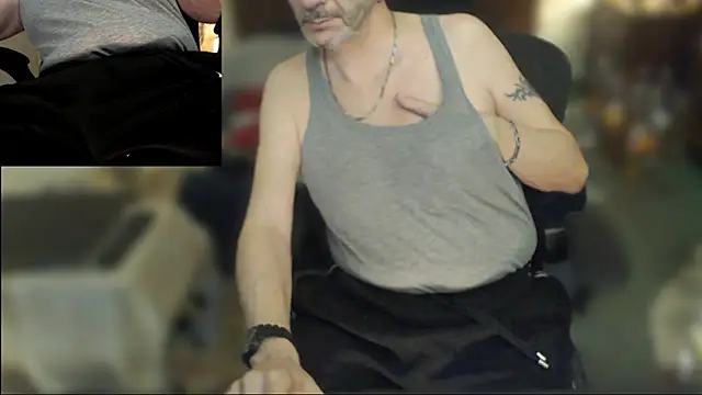 maxdaddy690 online show from April 2026 09:31:02 PM