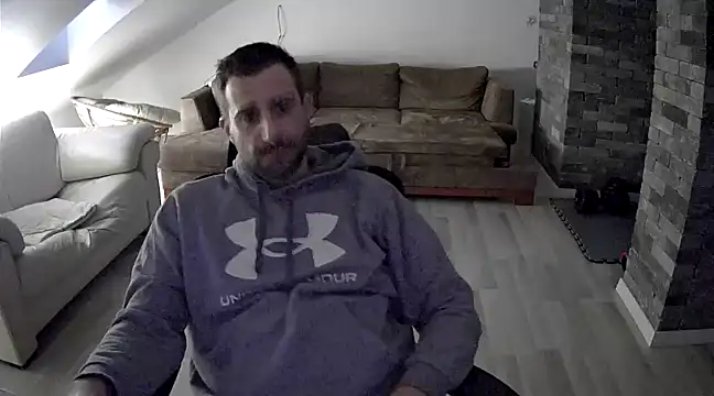 gryzoon online show from March 2025 04:28:02 AM