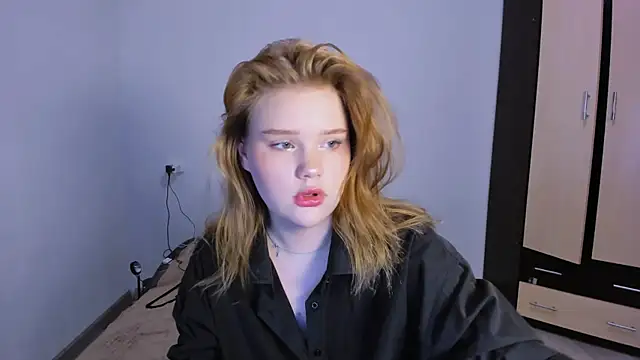 LaseyMoon online show from November 2025 09:19:02 AM