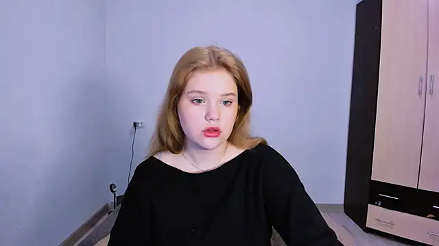 LaseyMoon online show from November 2025 01:49:02 AM