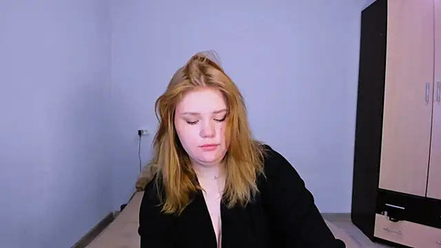 LaseyMoon online show from November 2025 02:44:02 AM