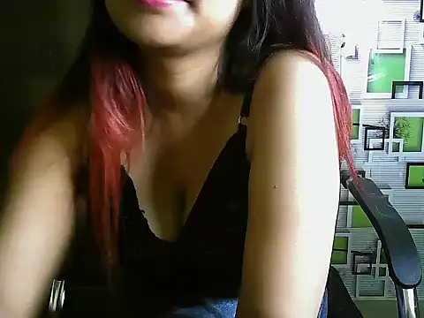 Snapshot of UrHoneyBae chatting on March 2025 07:58:02 PM UrHoneyBae online show from March 2025 07:58:02 PM