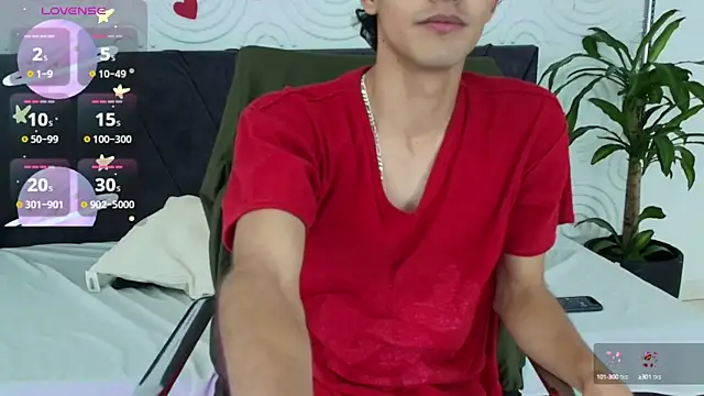 Snapshot of Maximoherrera_16 chatting on May 2026 01:07:01 PM Maximoherrera 16 online show from May 2026 01:07:01 PM