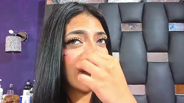 EMYCLARK01 online show from December 2025 03:32:02 PM