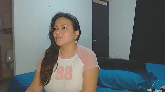 Snapshot of roxanasexy2025 chatting on November 2025 12:38:01 PM roxanasexy2025 online show from November 2025 12:38:01 PM