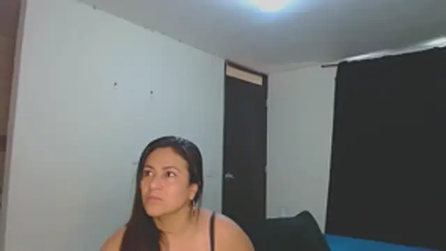 Snapshot of roxanasexy2025 chatting on December 2025 12:32:02 PM roxanasexy2025 online show from December 2025 12:32:02 PM