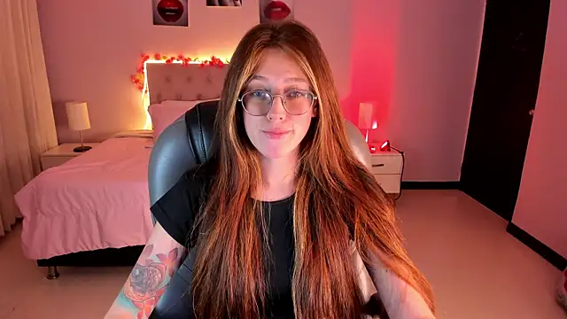 Emily Warren  online show from April 2026 09:05:02 PM