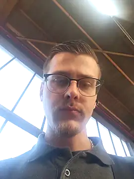 Snapshot of luckyluuk25 chatting on March 2026 12:22:02 PM luckyluuk25 online show from March 2026 12:22:02 PM