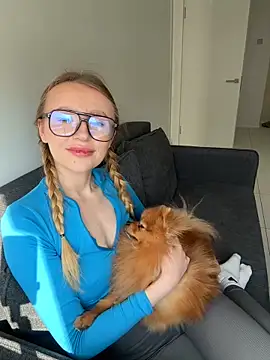 EvaBrooklyn online show from February 2025 09:11:01 AM