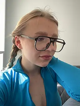 EvaBrooklyn online show from February 2025 12:13:01 PM