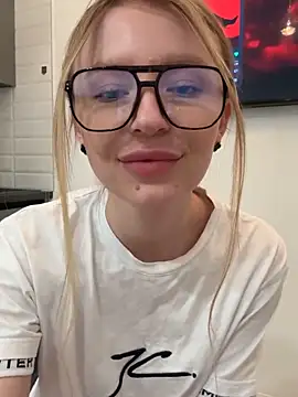 EvaBrooklyn online show from March 2025 05:05:01 PM