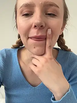 EvaBrooklyn online show from March 2025 06:35:01 AM