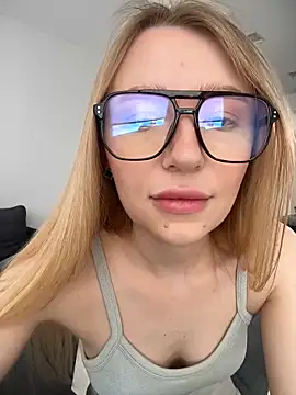 EvaBrooklyn online show from March 2025 06:32:02 AM