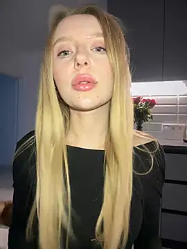 EvaBrooklyn online show from March 2025 03:39:01 PM