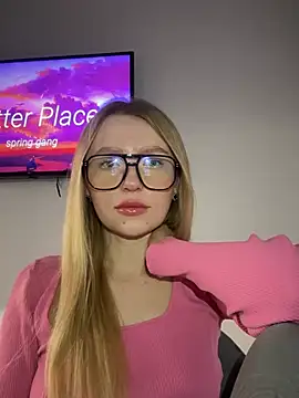 EvaBrooklyn online show from March 2025 03:59:01 PM