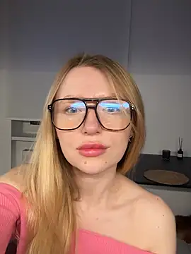 EvaBrooklyn online show from March 2025 07:05:01 PM