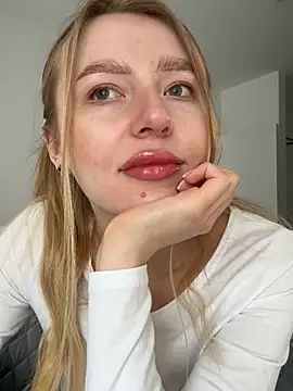 EvaBrooklyn online show from March 2025 06:31:01 AM