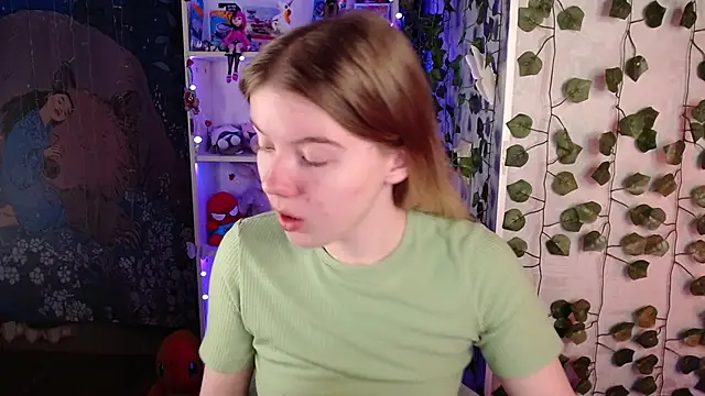 Strawberry juli online show from March 2025 01:45:01 AM