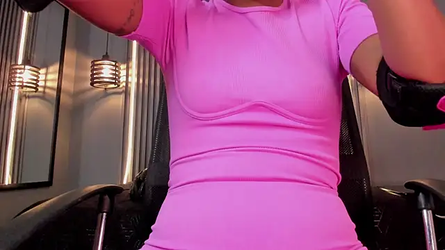 alahia betancurx online show from November 2025 12:26:01 PM