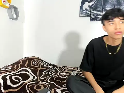 Snapshot of Maxxi_hot23 chatting on March 2025 01:32:02 PM Maxxi hot23 online show from March 2025 01:32:02 PM