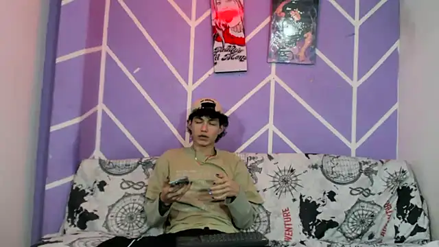 Snapshot of Maxxi_hot23 chatting on September 2025 07:27:01 PM Maxxi hot23 online show from September 2025 07:27:01 PM