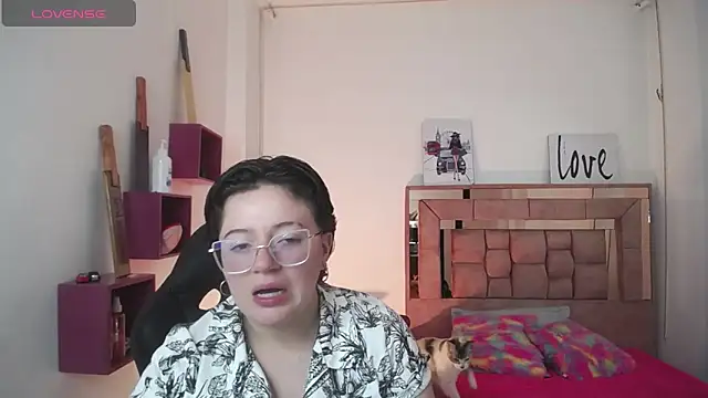 safyka online show from November 2025 03:05:01 AM