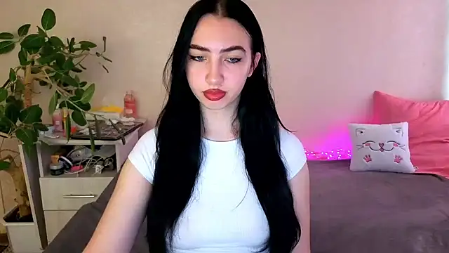 Snapshot of WildKittenX_ chatting on June 2026 04:06:01 AM WildKittenX online show from June 2026 04:06:01 AM
