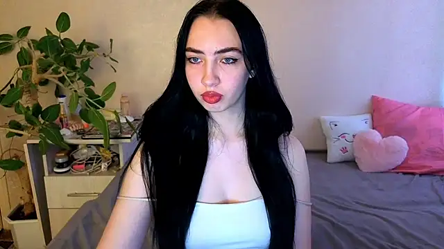 Snapshot of WildKittenX_ chatting on June 2026 04:04:02 AM WildKittenX online show from June 2026 04:04:02 AM