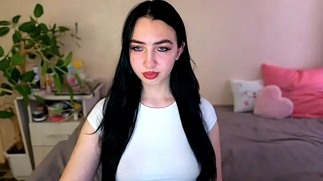 Snapshot of WildKittenX_ chatting on June 2026 04:13:02 AM WildKittenX online show from June 2026 04:13:02 AM
