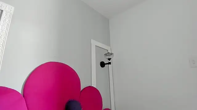 Bonniie 22 online show from October 2025 01:51:02 PM