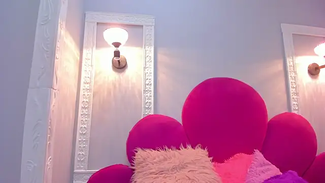 Bonniie 22 online show from October 2025 02:54:01 PM