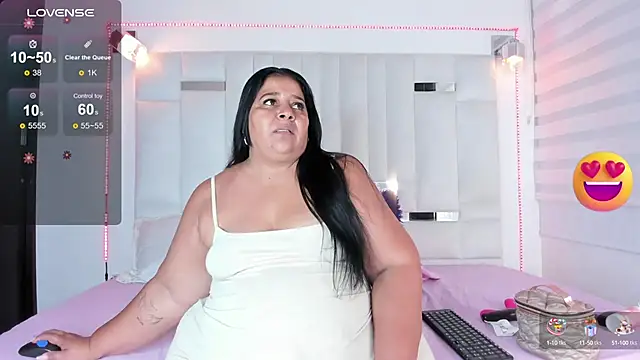 LunaaSweett online show from September 2025 12:49:02 PM