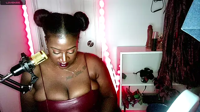 Snapshot of lovelyenigma365 chatting on January 2026 05:10:02 AM lovelyenigma365 online show from January 2026 05:10:02 AM