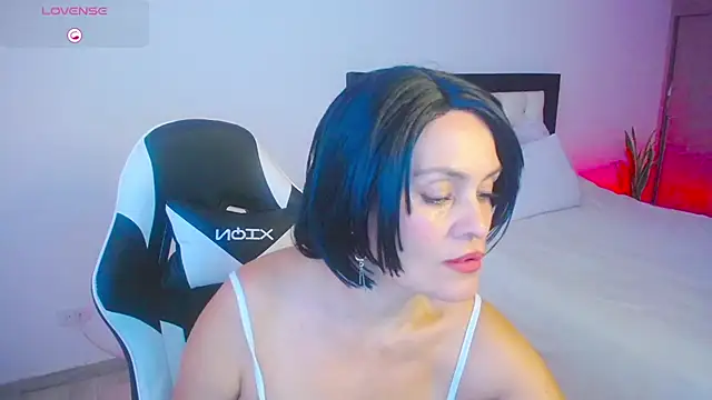 CarolinneFiotti online show from October 2025 03:02:02 PM