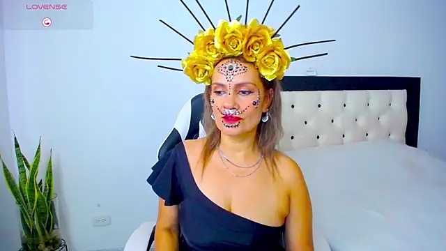 CarolinneFiotti online show from October 2025 04:41:01 PM