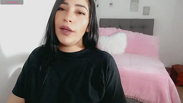 luna lgomez  online show from February 2026 12:35:02 PM