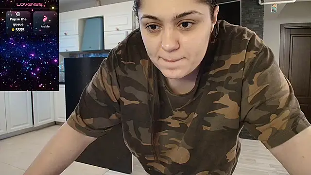 Layla- online show from December 2024 11:39:01 AM